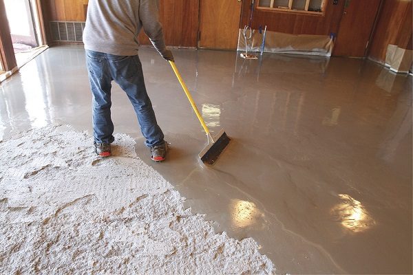 SH 300 self-leveling mortar on an industrial floor